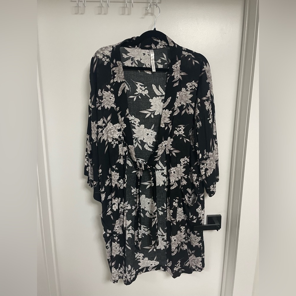 Spiritual Gangster Black and White Floral Robe